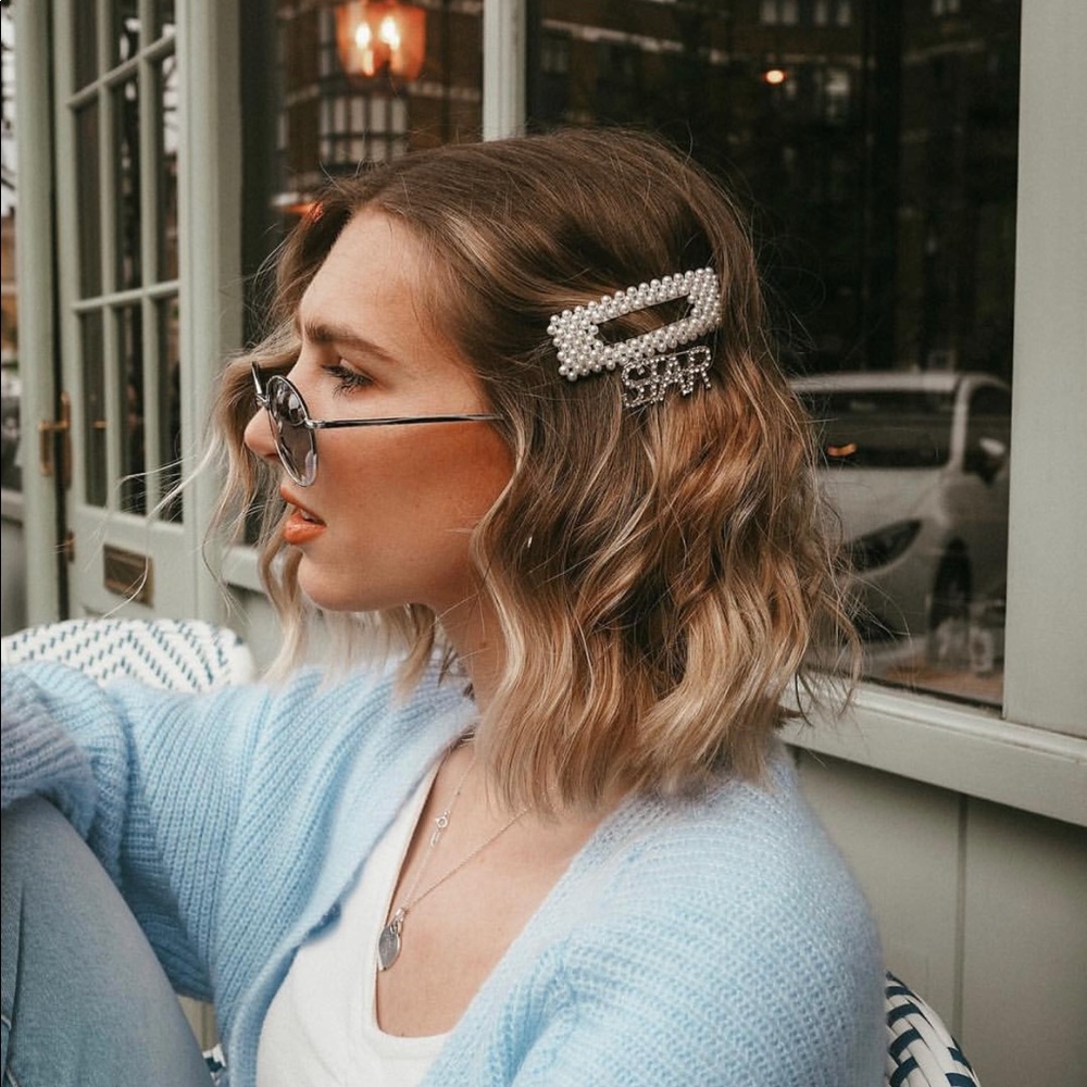 BLOGGER FAVE. Pearl big hair clips 2 for 5$